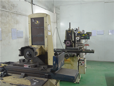 Compact grinder